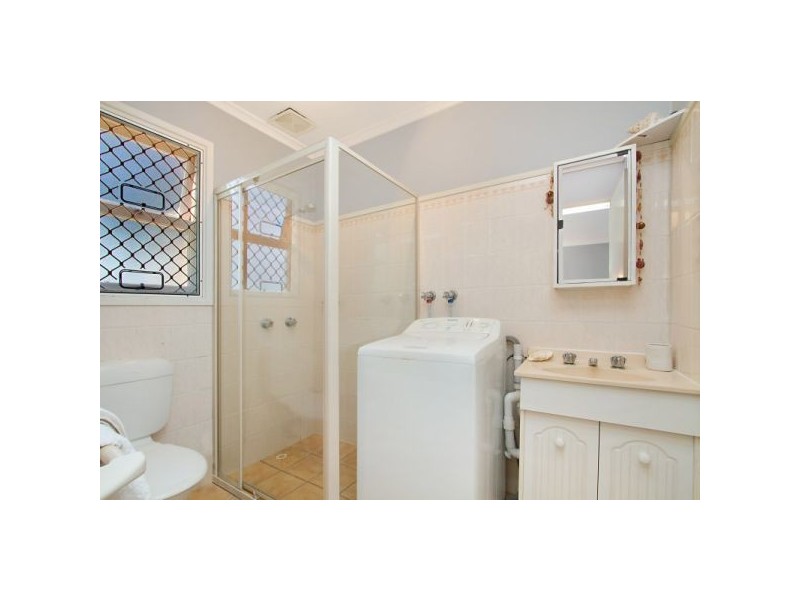 2/23 Petrie Street, Rainbow Bay QLD 4225