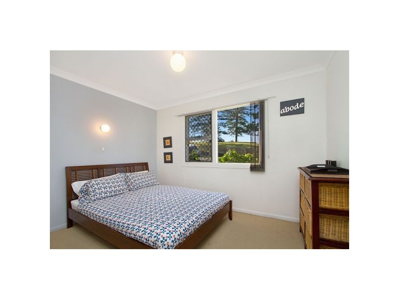 2/23 Petrie Street, Rainbow Bay QLD 4225