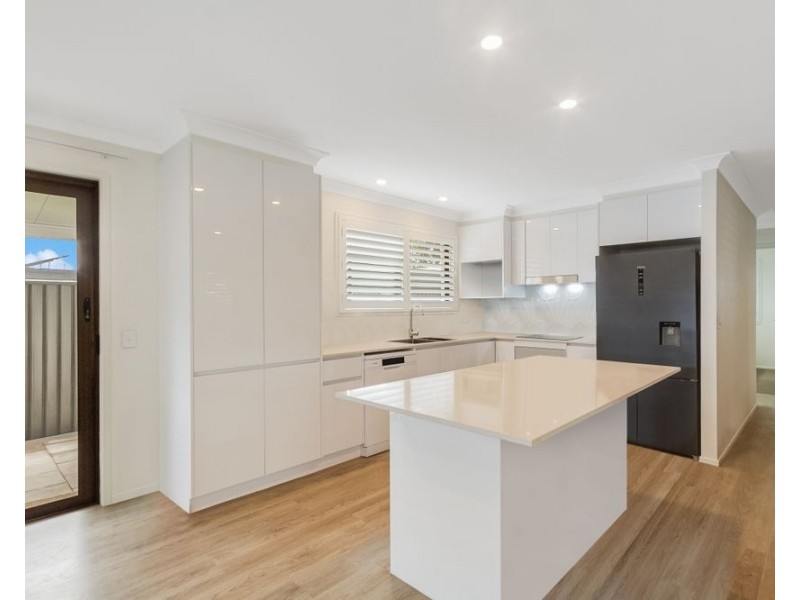 2/33 Jacaranda Ave, Tweed Heads West NSW 2485