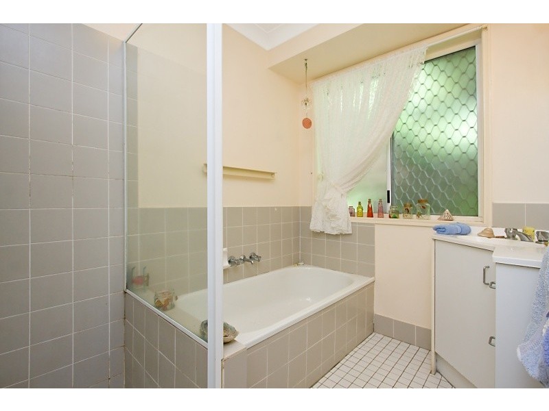 15 Widgee Avenue, Banora Point NSW 2486