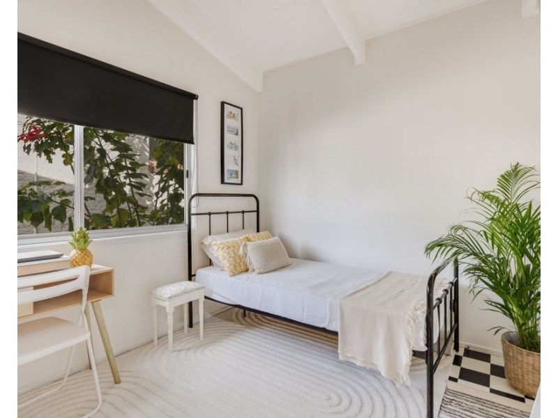 98 Garrick Street, Coolangatta QLD 4225