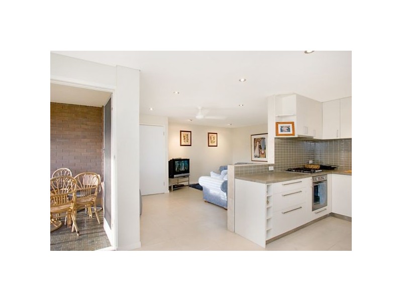 2/23 Tweed Street, Coolangatta QLD 4225