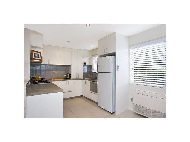 2/23 Tweed Street, Coolangatta QLD 4225