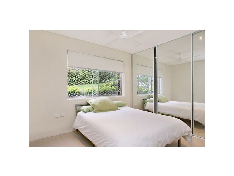 2/23 Tweed Street, Coolangatta QLD 4225