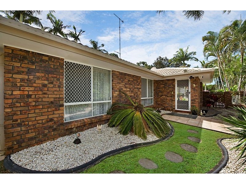 2 Mariners Crescent, Banora Point NSW 2486