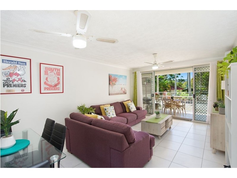 2/54 Dutton Street, Coolangatta QLD 4225