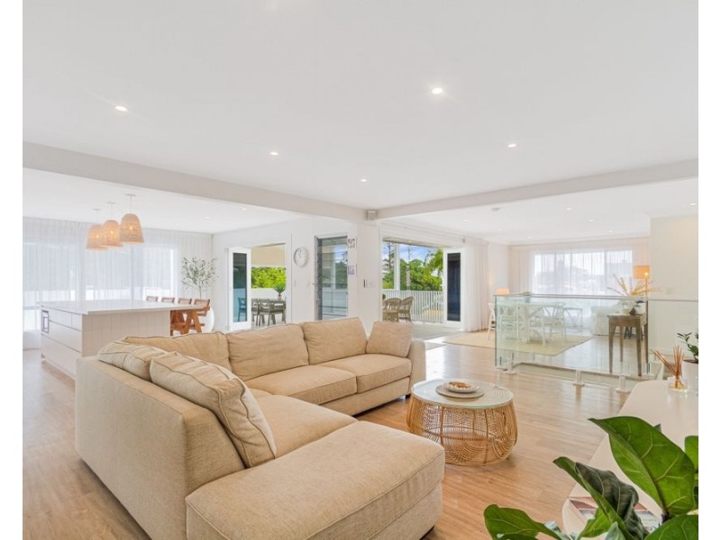 98 Dutton Street, Coolangatta QLD 4225