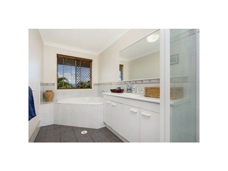 21 St Andrews Way, Banora Point NSW 2486
