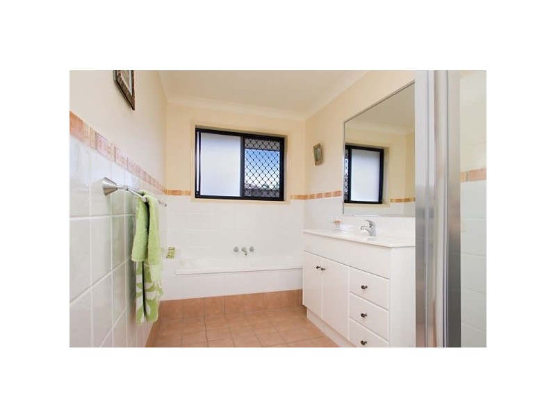33 Traminer Court, Banora Point NSW 2486