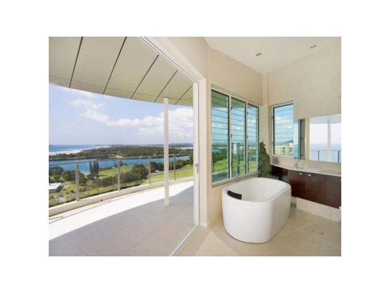 3/2 Hill Street, Rainbow Bay QLD 4225