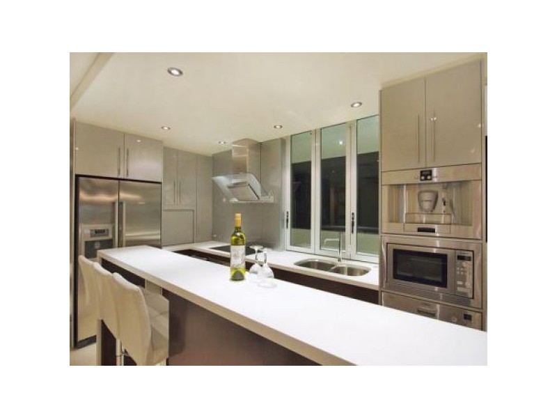 3/2 Hill Street, Rainbow Bay QLD 4225