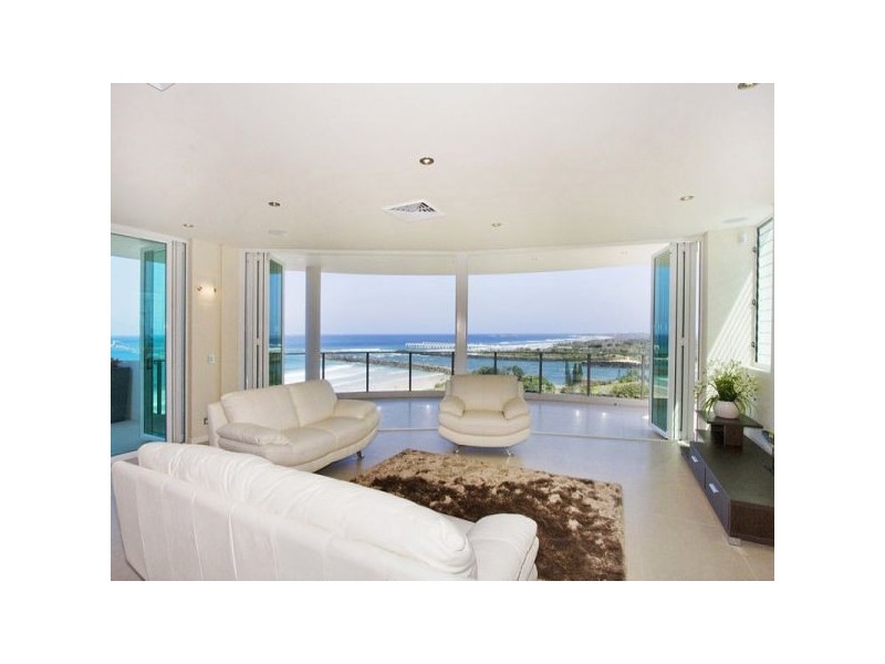 3/2 Hill Street, Rainbow Bay QLD 4225