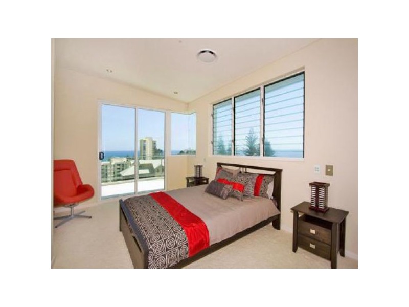 3/2 Hill Street, Rainbow Bay QLD 4225