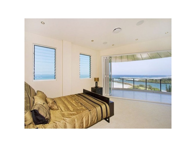 3/2 Hill Street, Rainbow Bay QLD 4225