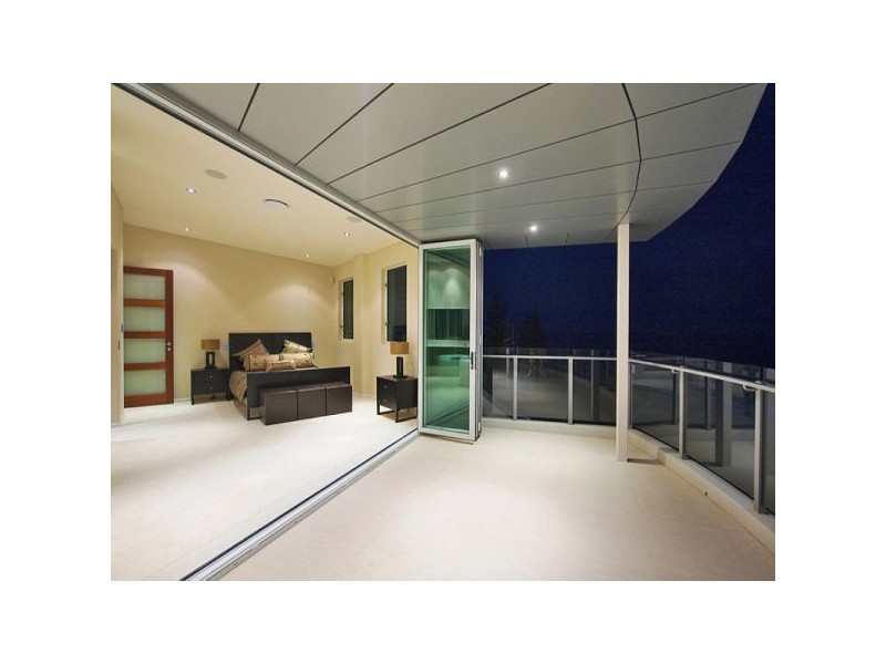 3/2 Hill Street, Rainbow Bay QLD 4225