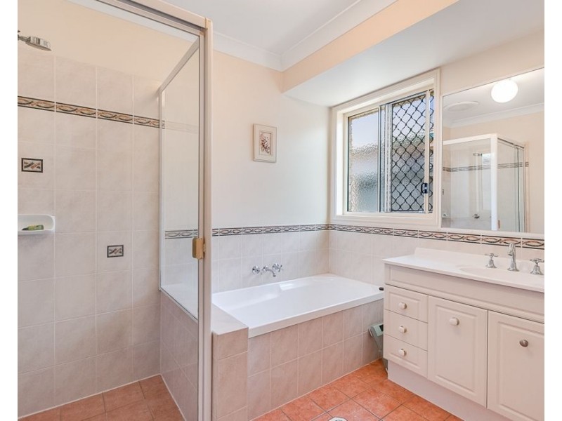 5 Glebe Place, Banora Point NSW 2486