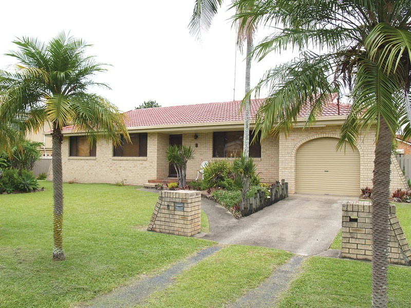 8 Sunset Blv, Tweed Heads West NSW 2485