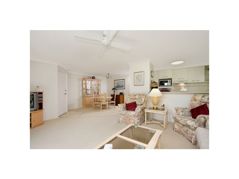 3/3 Reed St, Coolangatta QLD 4225