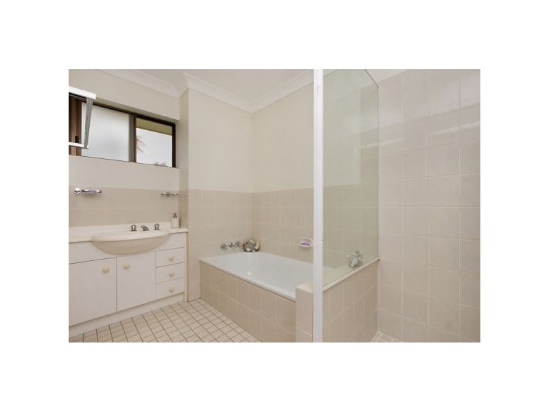 3/3 Reed St, Coolangatta QLD 4225