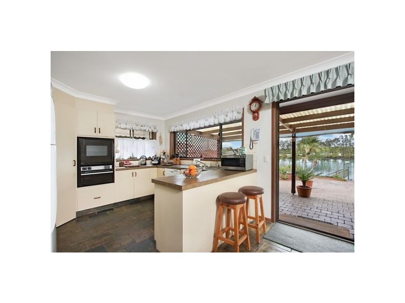 2 Commodore Court, Banora Point NSW 2486