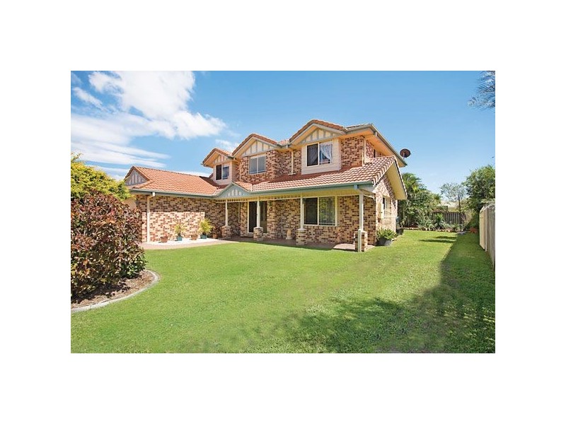 8 Avondale Dr, Banora Point NSW 2486