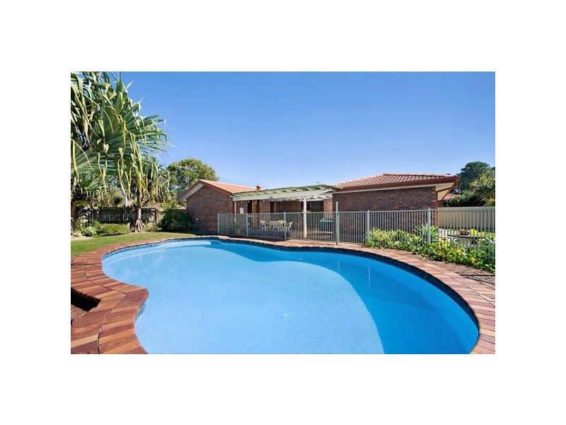 97 KP McGrath Dr, Elanora QLD 4221