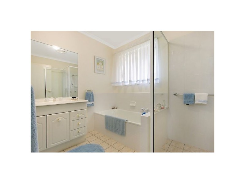 6 Rosnay Ct, Banora Point NSW 2486