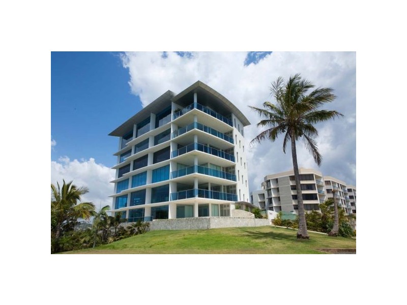2 13 Eden St, Rainbow Bay QLD 4225