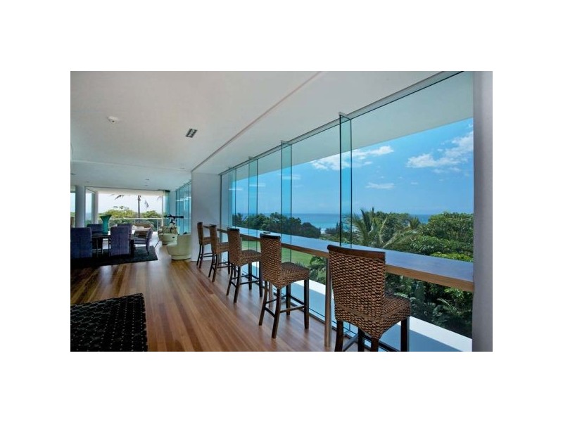 2 13 Eden St, Rainbow Bay QLD 4225