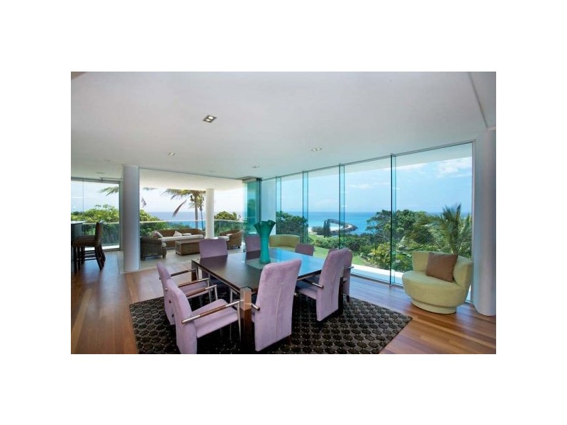 2 13 Eden St, Rainbow Bay QLD 4225