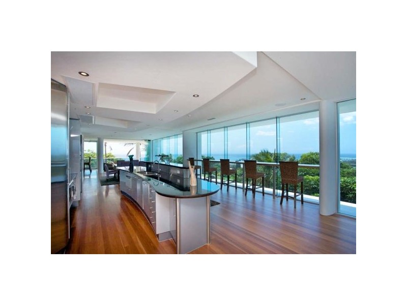 2 13 Eden St, Rainbow Bay QLD 4225