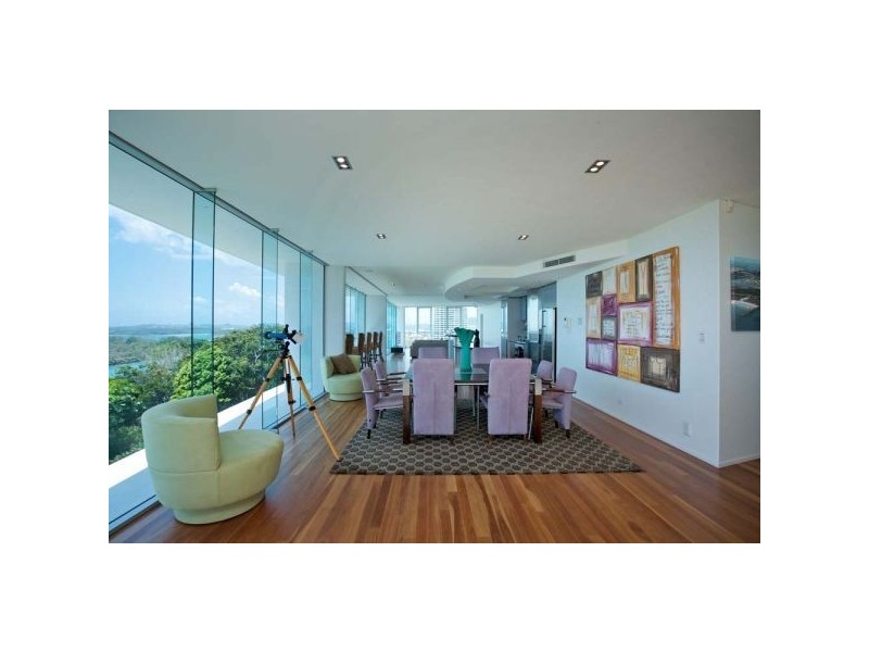 2 13 Eden St, Rainbow Bay QLD 4225