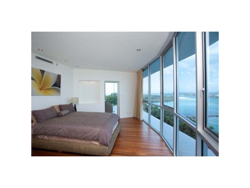 2 13 Eden St, Rainbow Bay QLD 4225