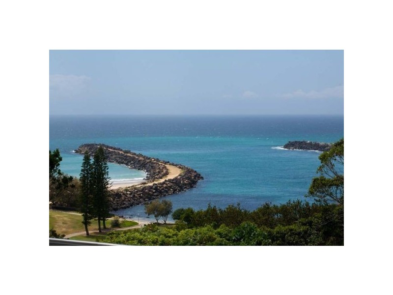2 13 Eden St, Rainbow Bay QLD 4225