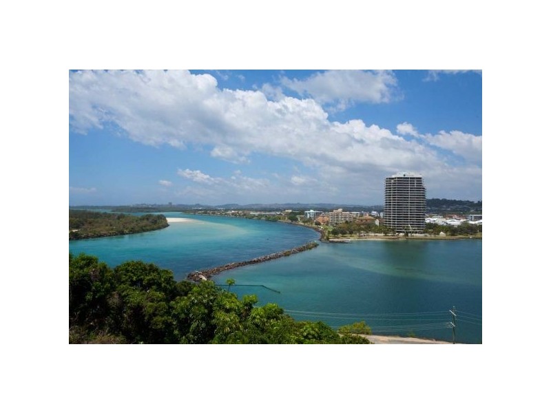 2 13 Eden St, Rainbow Bay QLD 4225