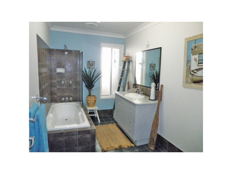 25 Gollan Drive, Tweed Heads West NSW 2485