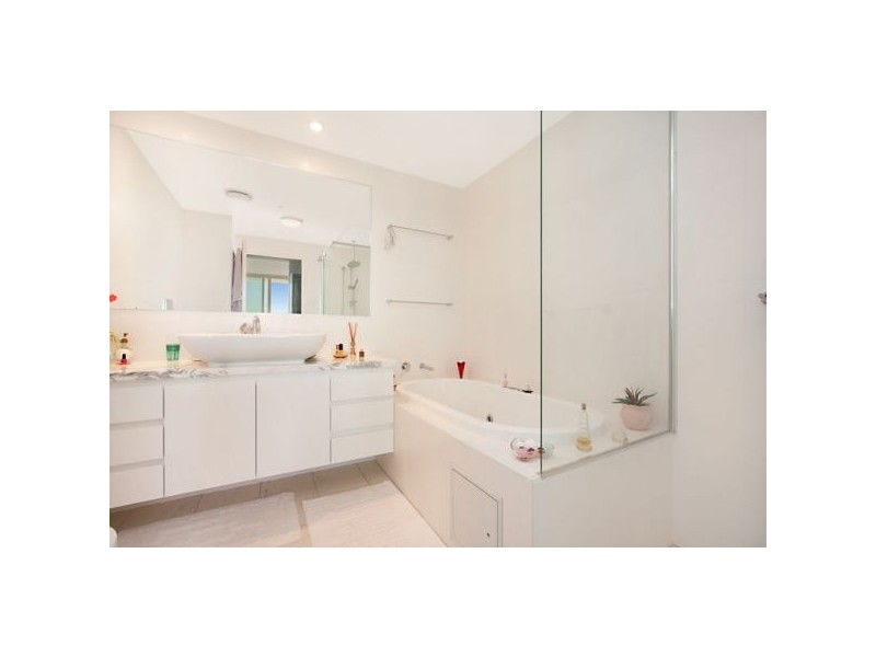 302 Kirra Surf  Creek Street, Kirra QLD 4225