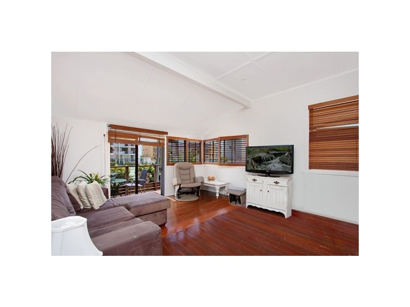 38 Eden Ave, Rainbow Bay QLD 4225