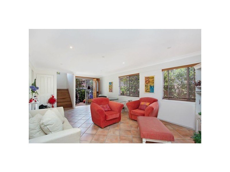 38 Eden Ave, Rainbow Bay QLD 4225