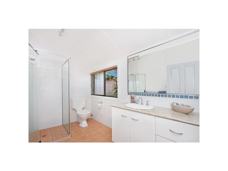 38 Eden Ave, Rainbow Bay QLD 4225