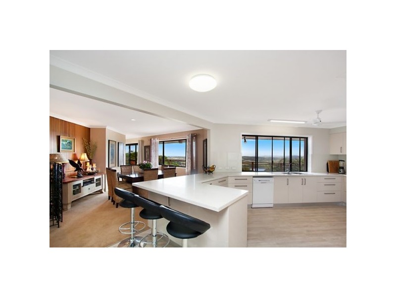 8 The Parapet, Banora Point NSW 2486