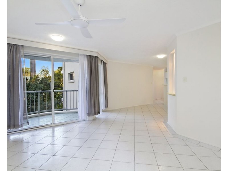 2/51 Eden Avenue, Coolangatta QLD 4225