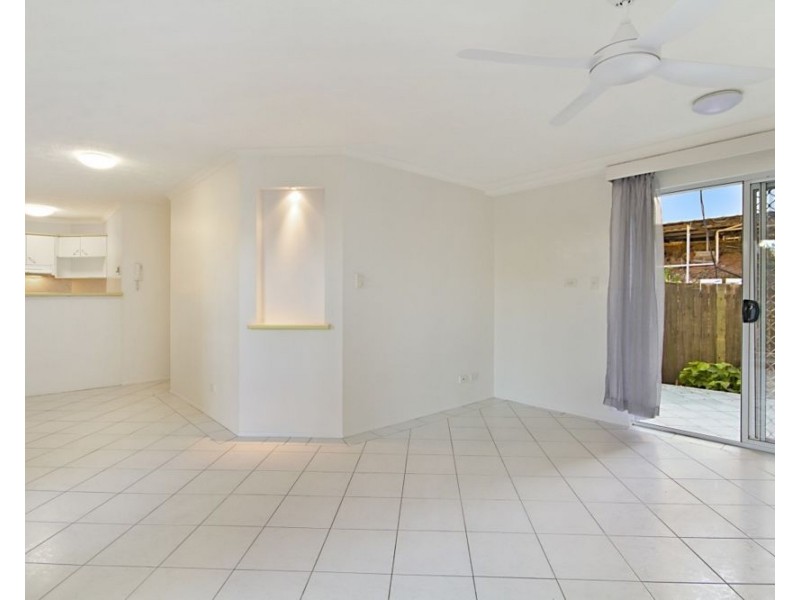 2/51 Eden Avenue, Coolangatta QLD 4225