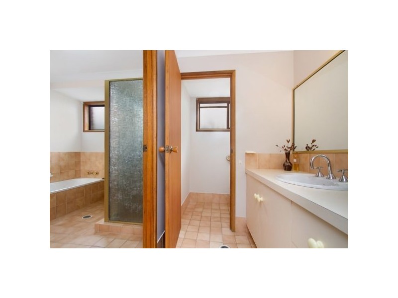 142 Pioneer Pde, Banora Point NSW 2486