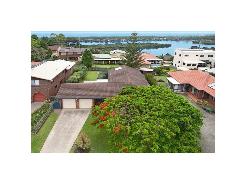 142 Pioneer Pde, Banora Point NSW 2486
