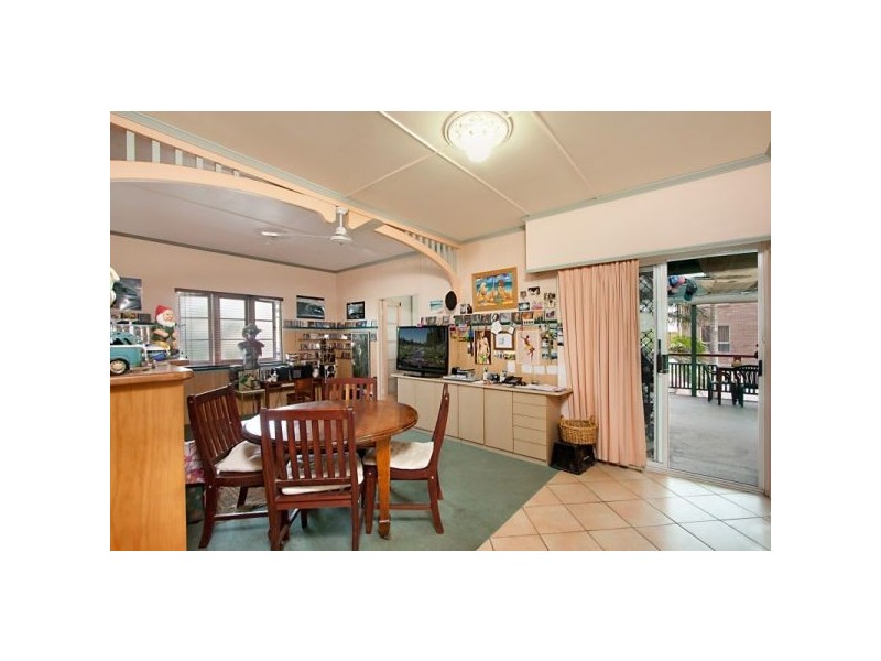 239 Boundary Street, Rainbow Bay QLD 4225