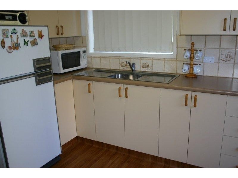 2/43 Eden Avenue Mavic Court, Rainbow Bay QLD 4225