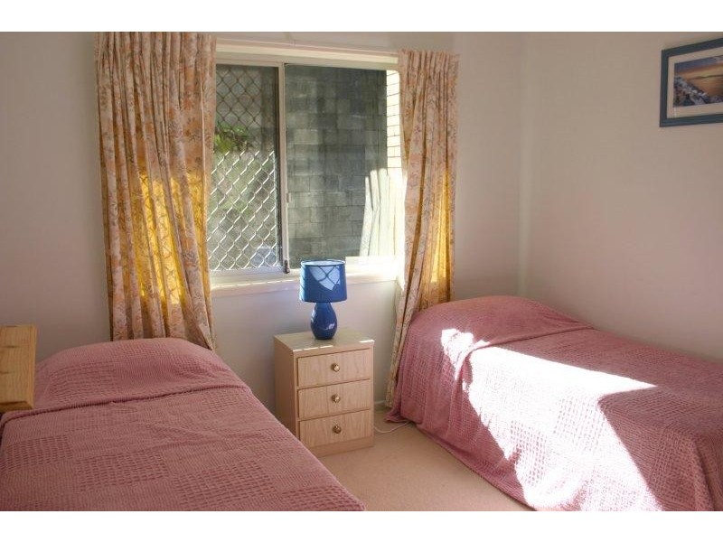 2/43 Eden Avenue Mavic Court, Rainbow Bay QLD 4225