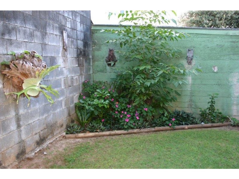 2/43 Eden Avenue Mavic Court, Rainbow Bay QLD 4225