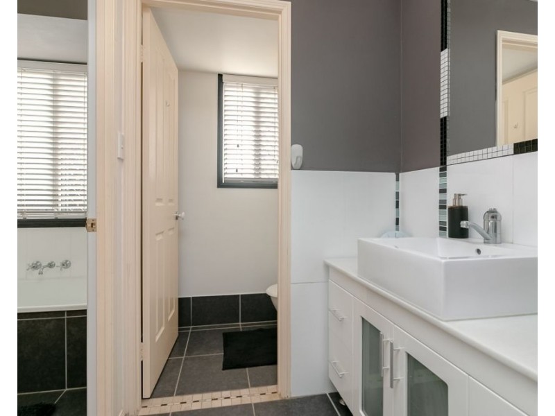 10 Stonehaven Way, Banora Point NSW 2486